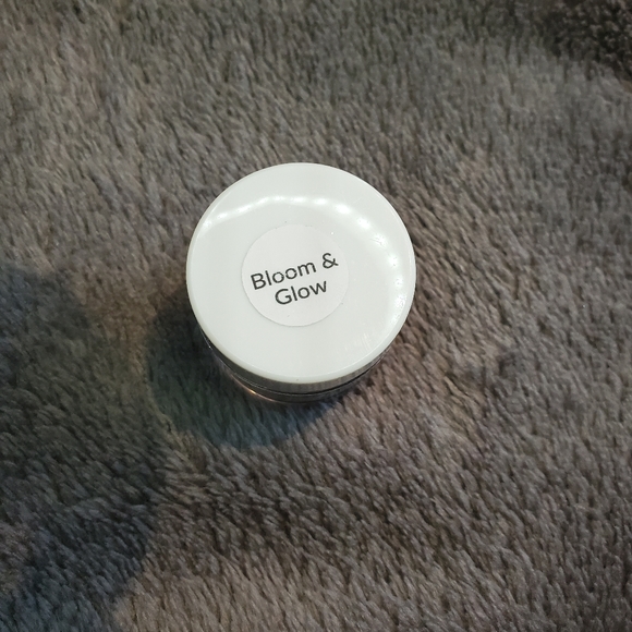 Sparkle & Co Bloom & Glow - Picture 3 of 3